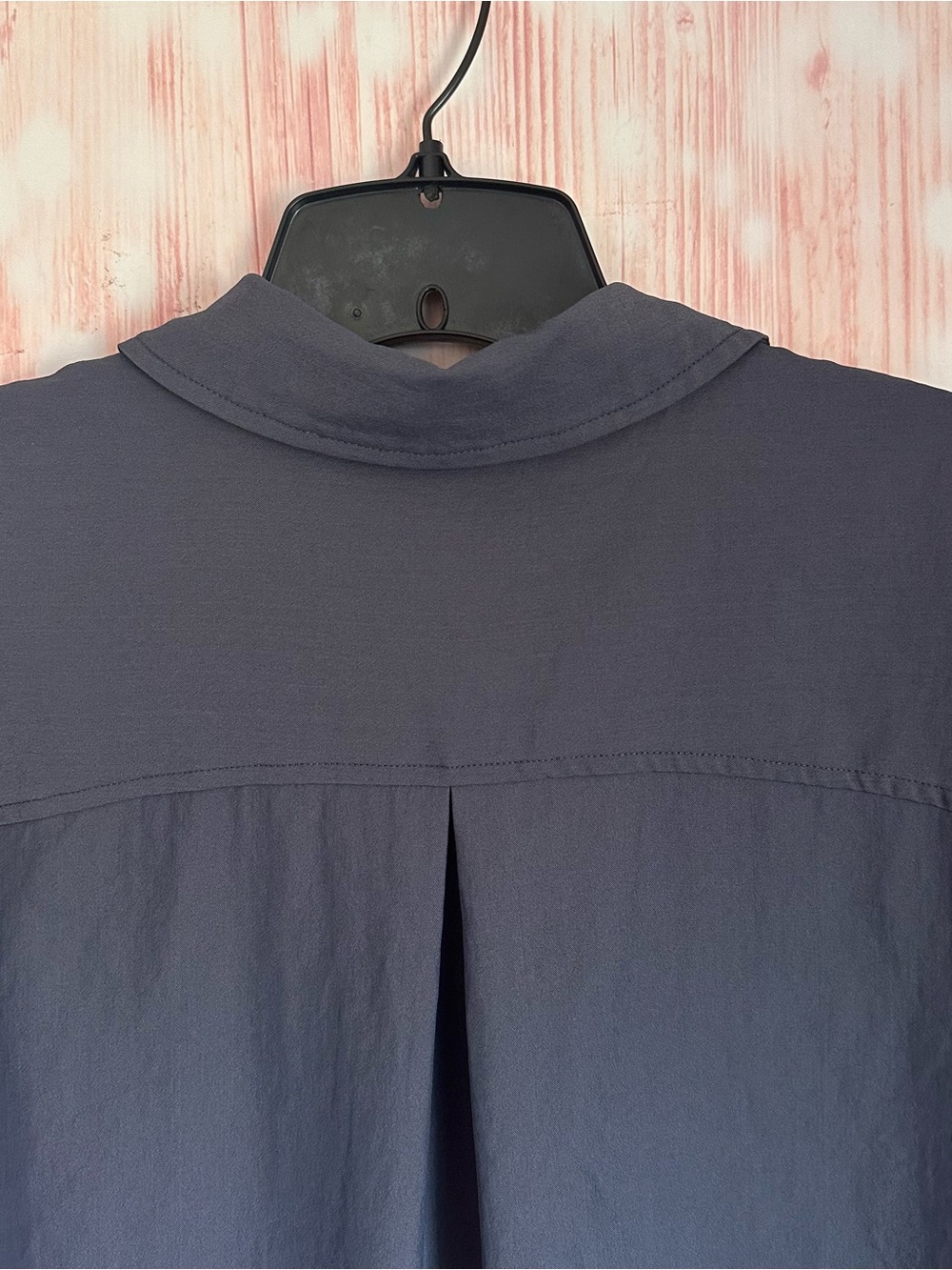 B New York Dark Gray Hi Lo Hem Short Sleeve Button Front Shirt Size S - Picture 9 of 12